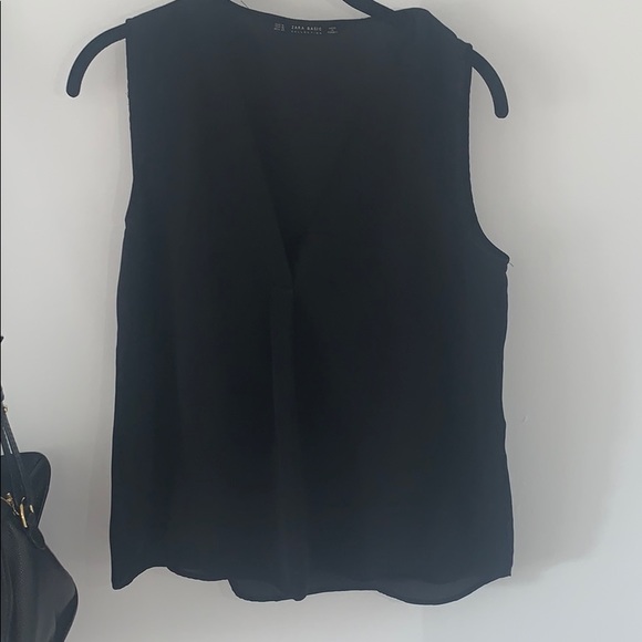 NWOT Zara black tank top with v cut in the front - Picture 2 of 4